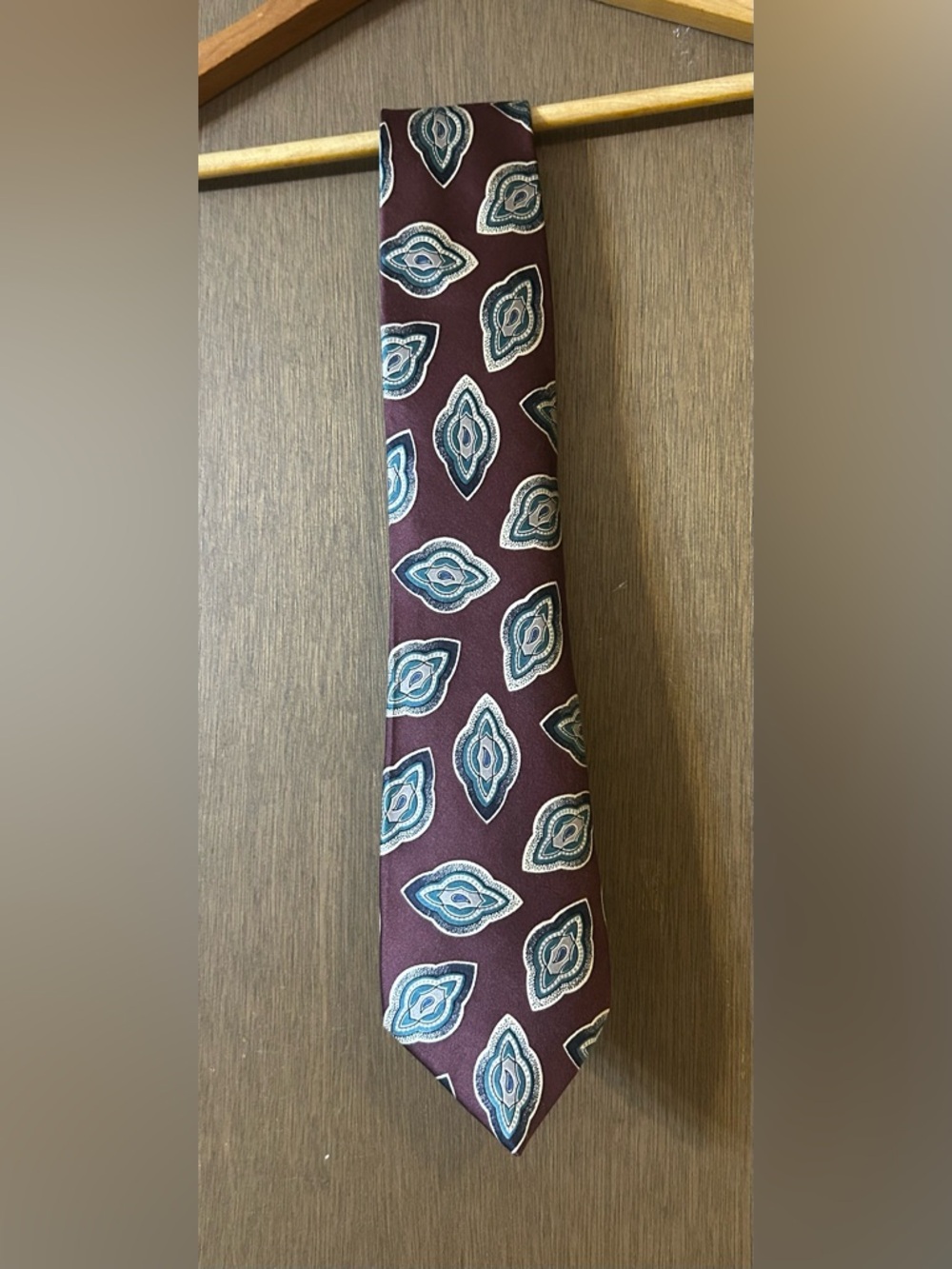 Men's Oscar de la Renta couture plum Patterned Silk Tie with Blue Accents